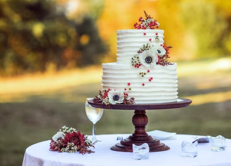 El pastel es una de las cosas más especiales en una boda