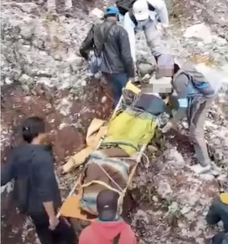 Turista cayó a un volcán activo mientras posaba para una foto.