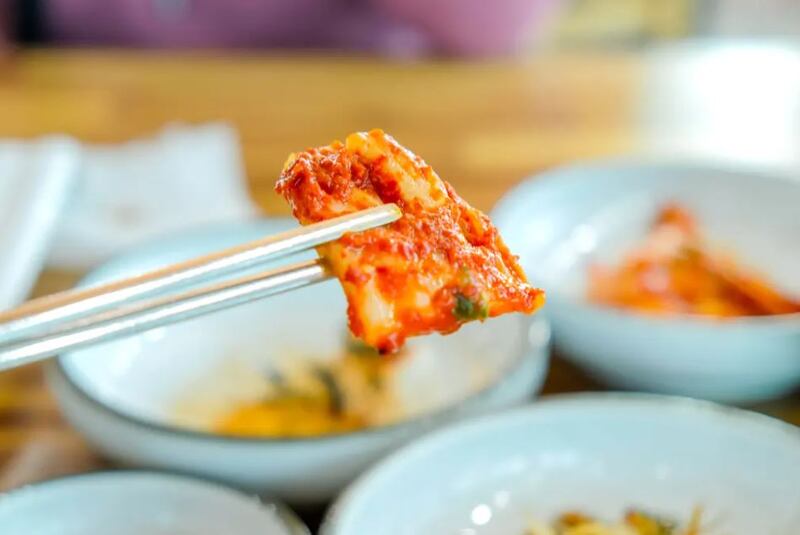 Investigaciones anteriores han demostrado que las bacterias del kimchi tienen un efecto contra la obesidad en los animales.| Foto: Getty Images/iStockphoto