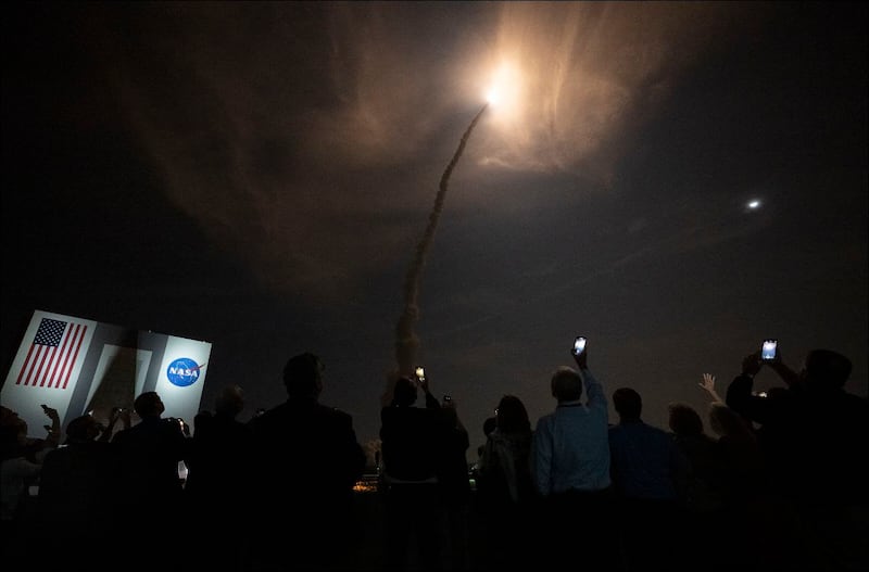 Despegue del megacohete SLS y la nave Orion con destino a la órbita de la Luna. Foto NASA