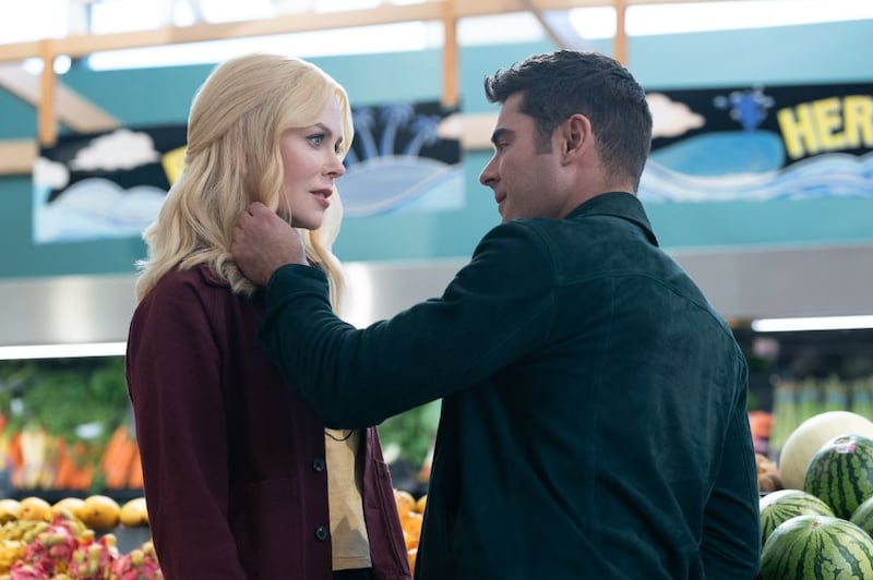 Nicole Kidman como Brooke Harwood y Zac Efron como Chris Cole en 'Un asunto familiar'